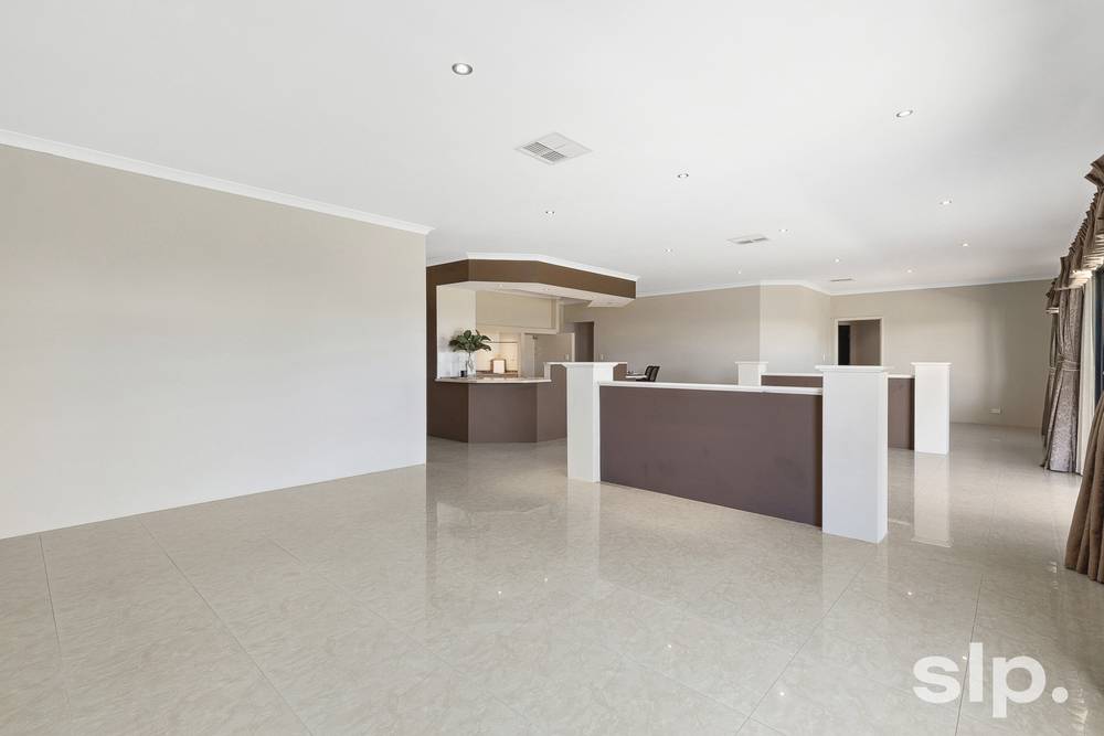 12 Grasshill Grange, Halls Head, WA 6210