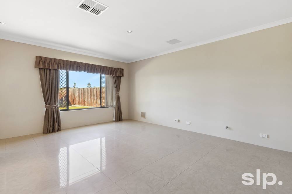 12 Grasshill Grange, Halls Head, WA 6210