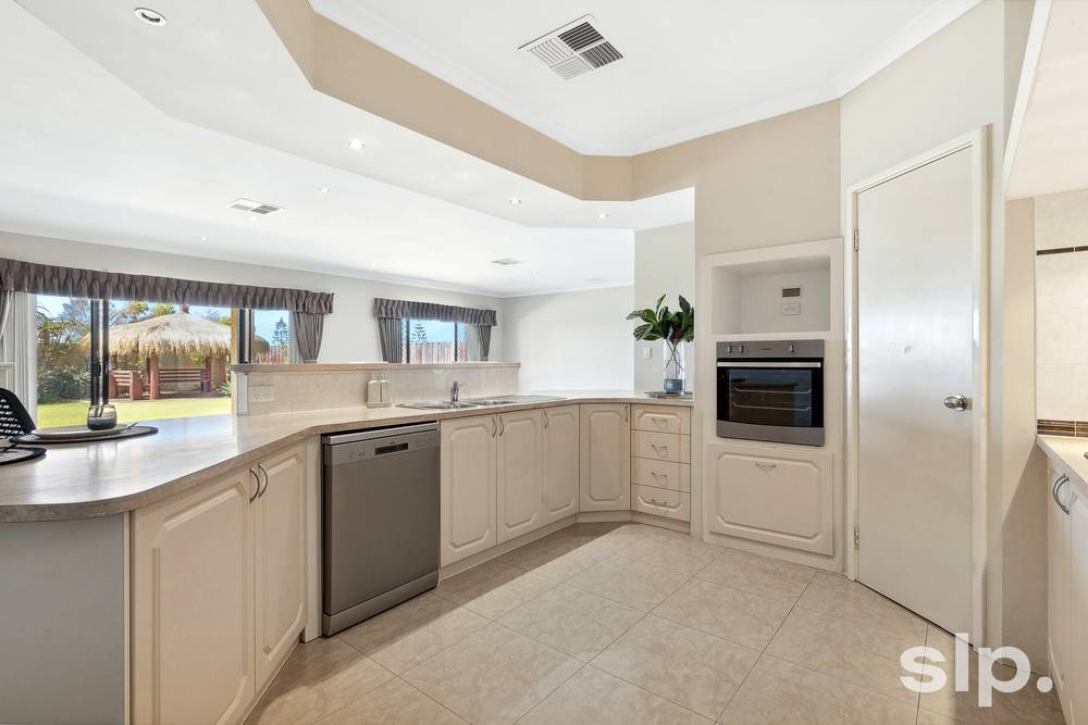 12 Grasshill Grange, Halls Head, WA 6210
