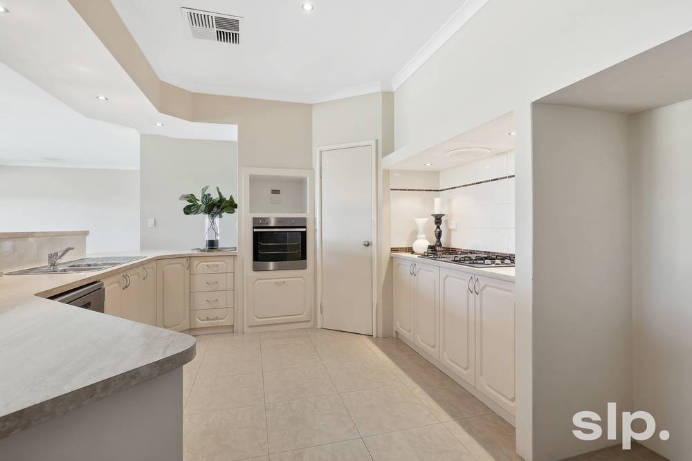 12 Grasshill Grange, Halls Head, WA 6210