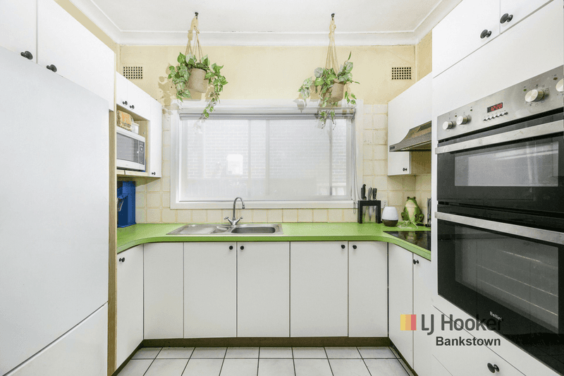 26 Endeavour Road, GEORGES HALL, NSW 2198