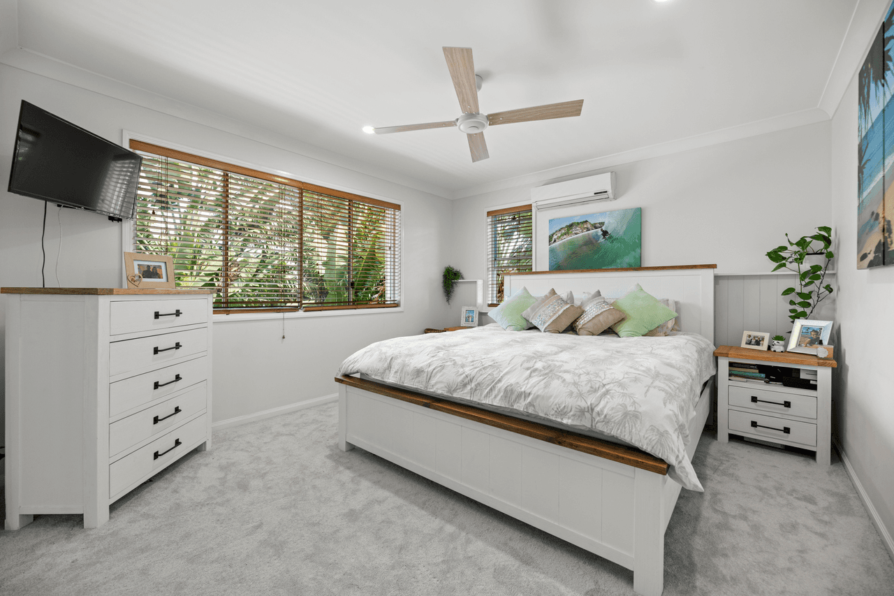 61 Venice Street, BURLEIGH WATERS, QLD 4220