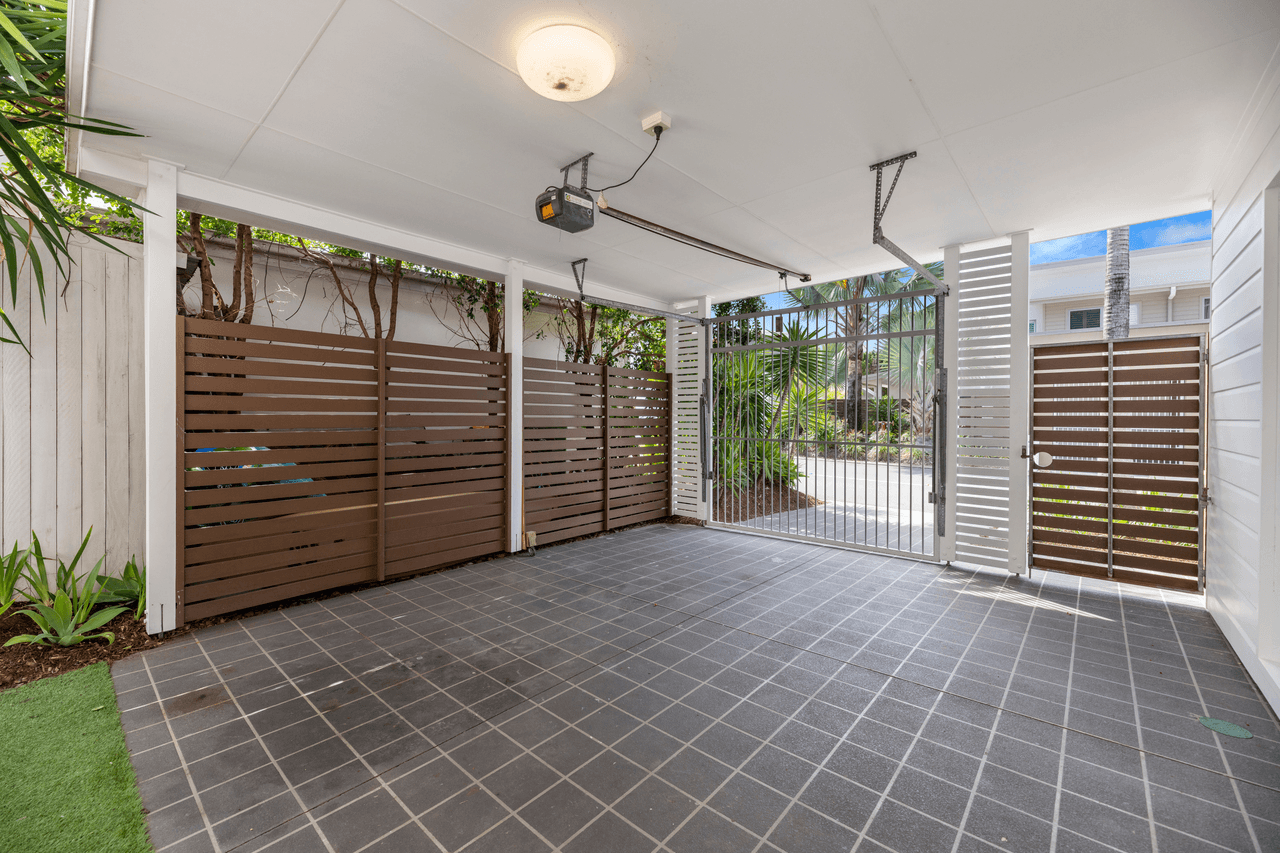 61 Venice Street, BURLEIGH WATERS, QLD 4220