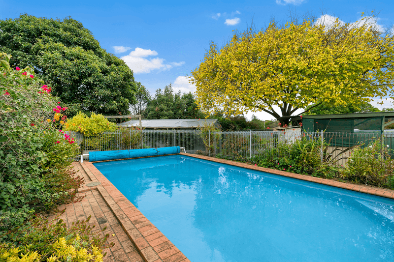 4 Merinda Court, FRANKSTON, VIC 3199