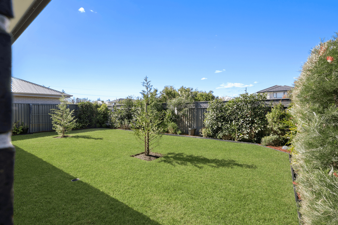 5 Molnar Circuit, ORAN PARK, NSW 2570