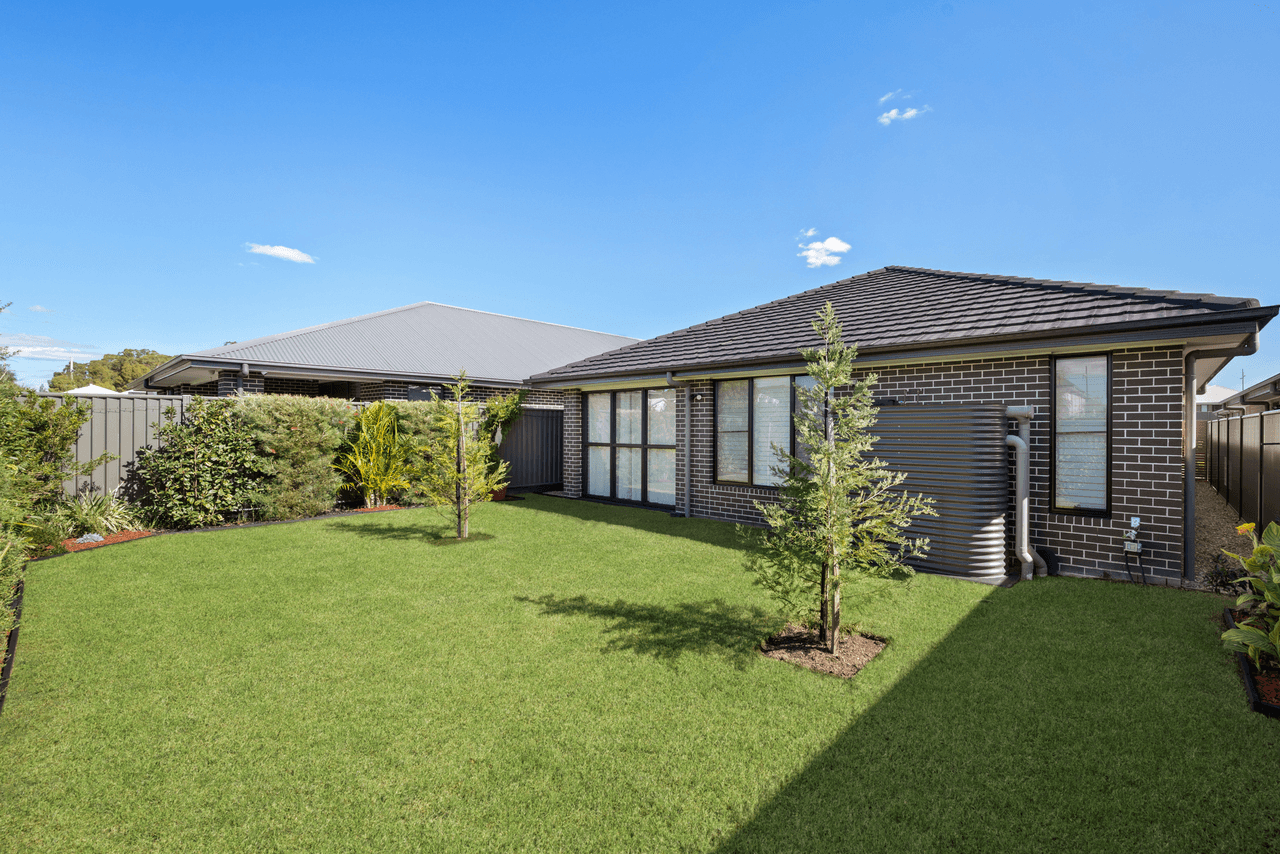 5 Molnar Circuit, ORAN PARK, NSW 2570