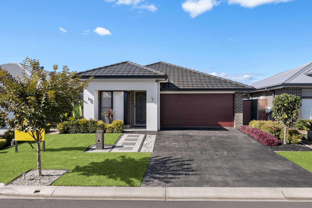 5 Molnar Circuit, ORAN PARK, NSW 2570