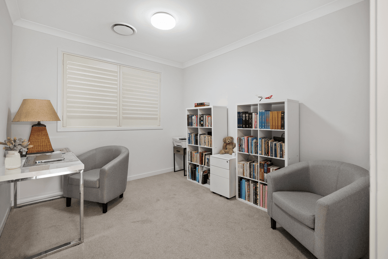 5 Molnar Circuit, ORAN PARK, NSW 2570