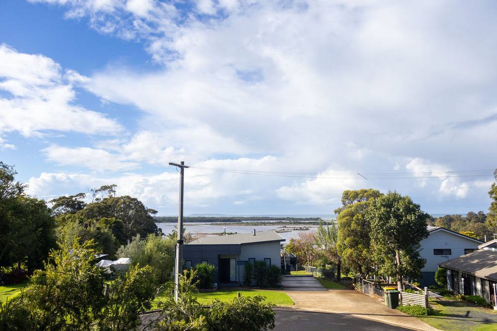 9 Howden Court, MALLACOOTA, VIC 3892