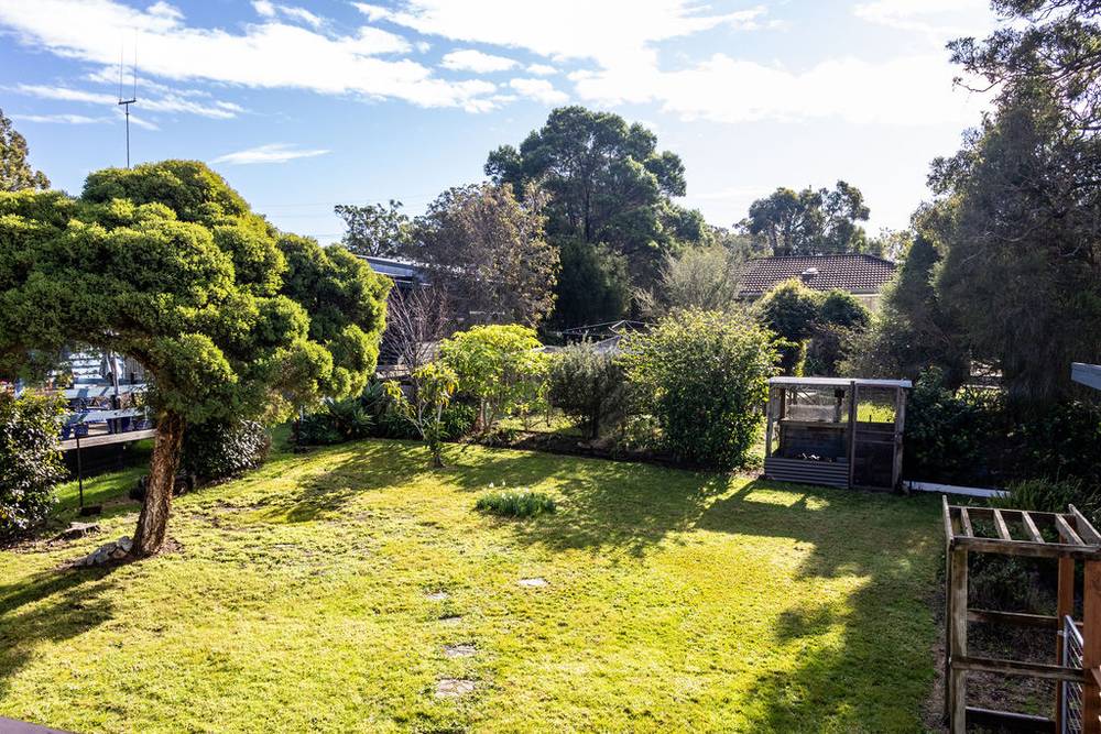 9 Howden Court, MALLACOOTA, VIC 3892