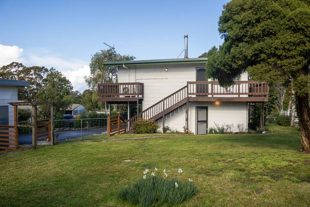 9 Howden Court, MALLACOOTA, VIC 3892
