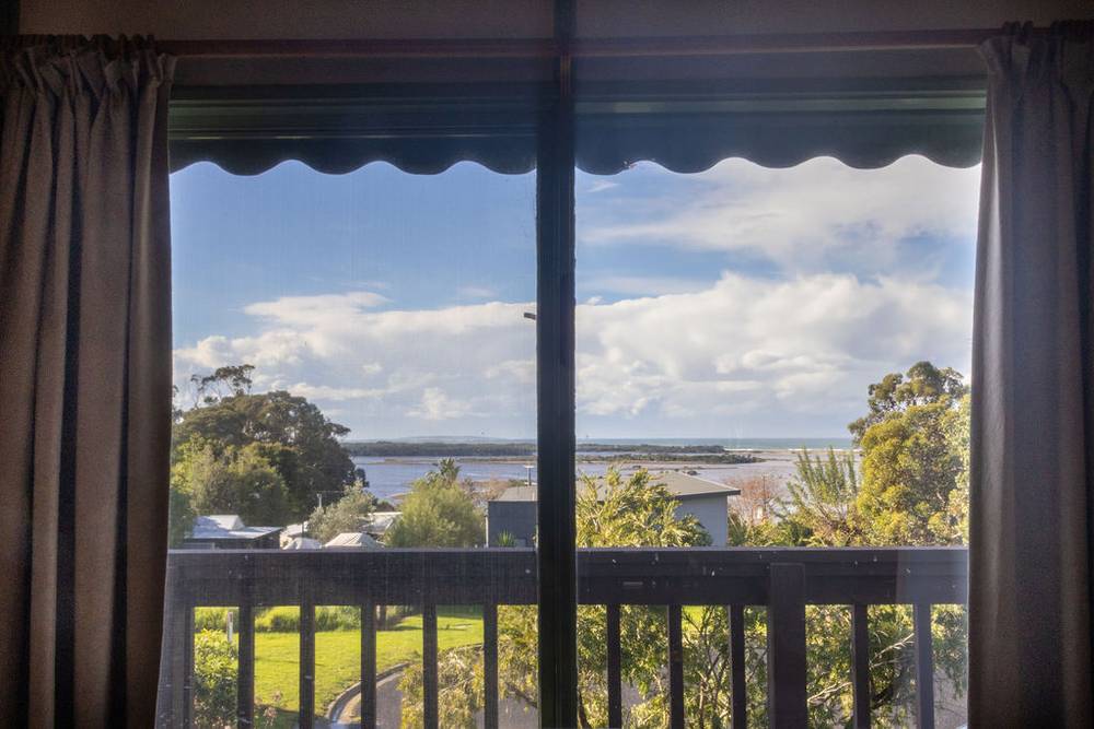 9 Howden Court, MALLACOOTA, VIC 3892