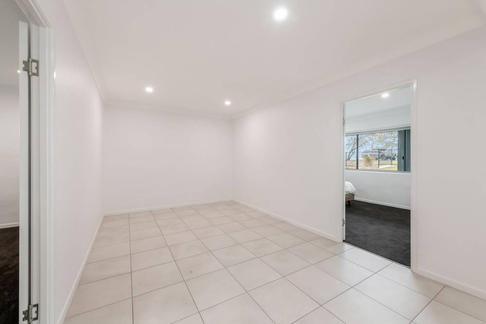 194 ESPLANADE, WOODGATE, QLD 4660