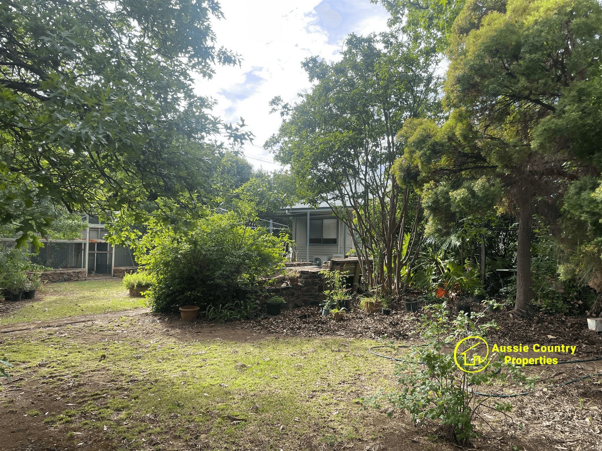 8 Greggerys Road, BERRIGAN, NSW 2712