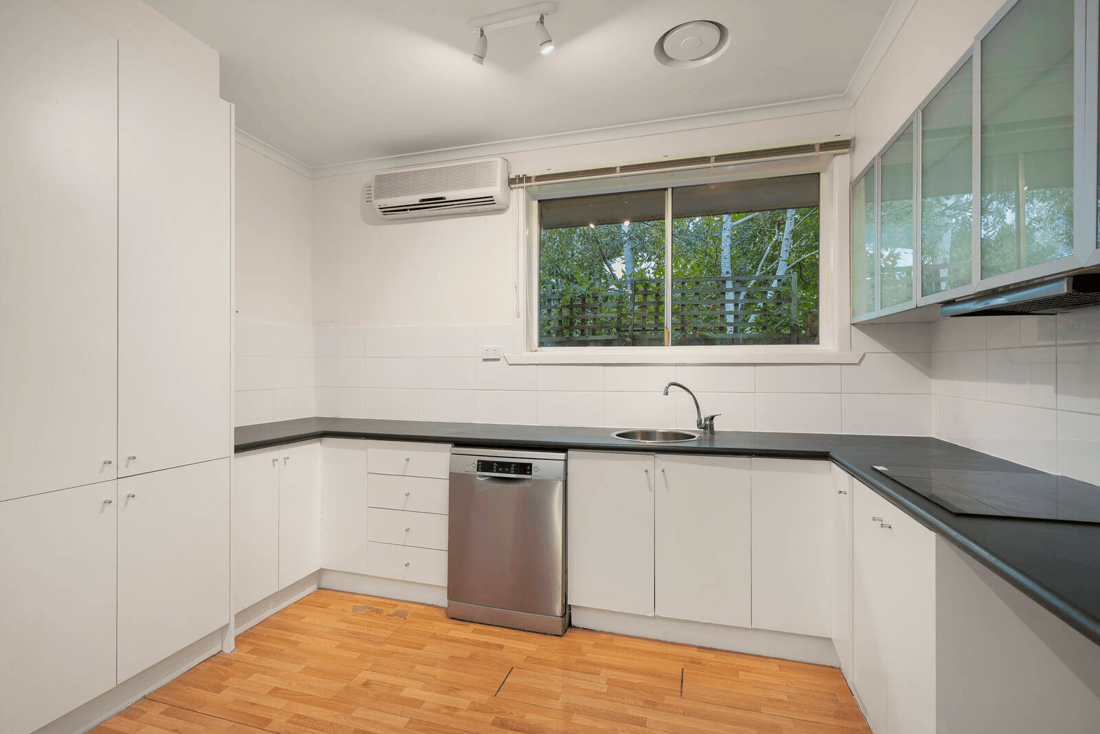 4/33  Newcastle Street, Newport, VIC 3015