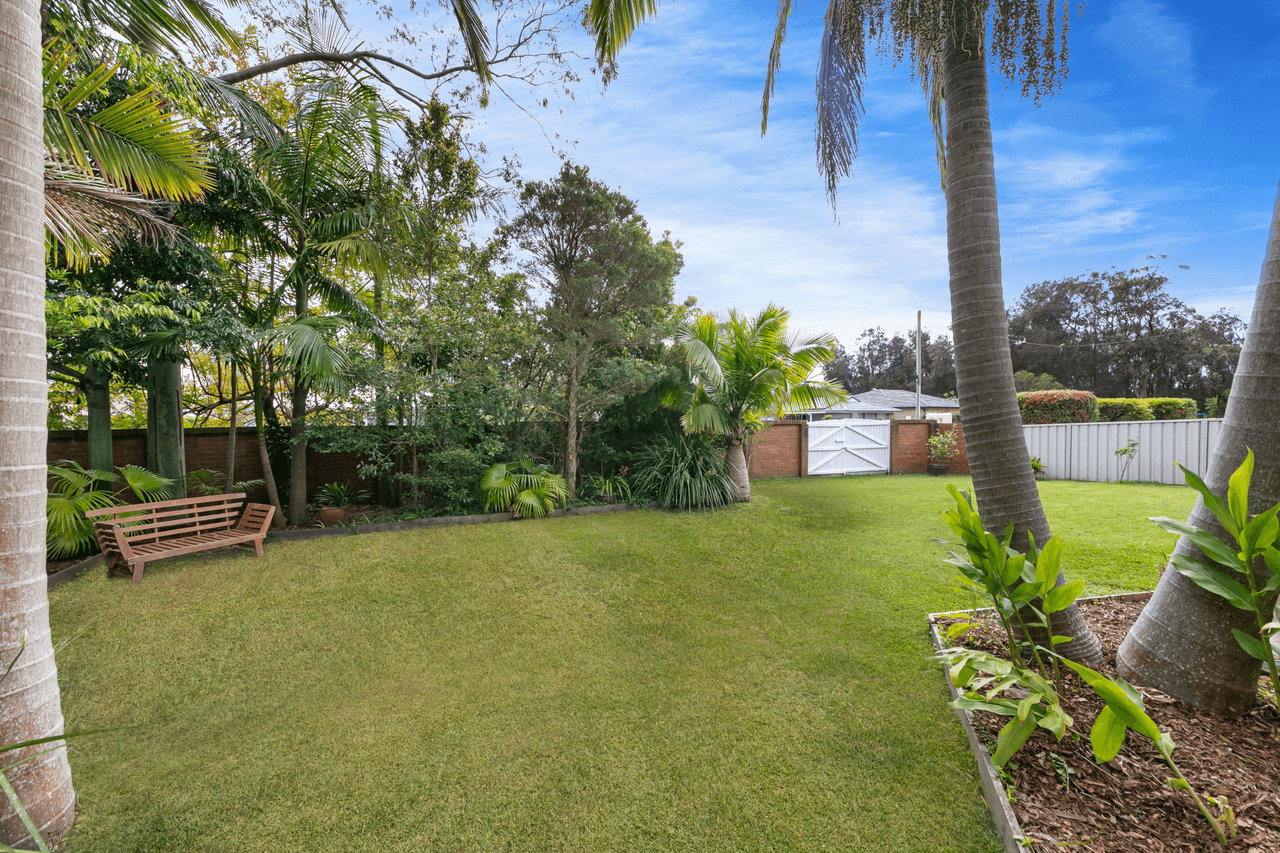 40 Bayline Drive, POINT CLARE, NSW 2250