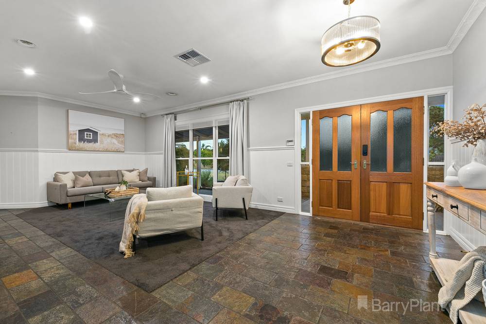 60 Earlston Circuit, Cranbourne, VIC 3977