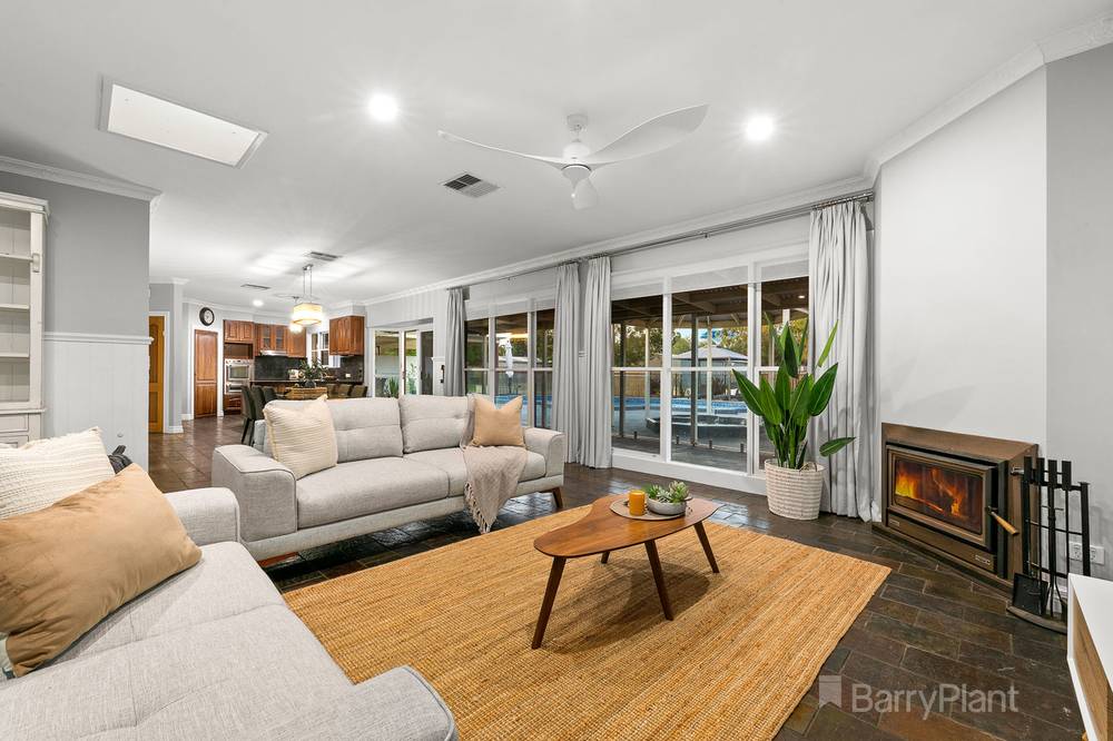 60 Earlston Circuit, Cranbourne, VIC 3977
