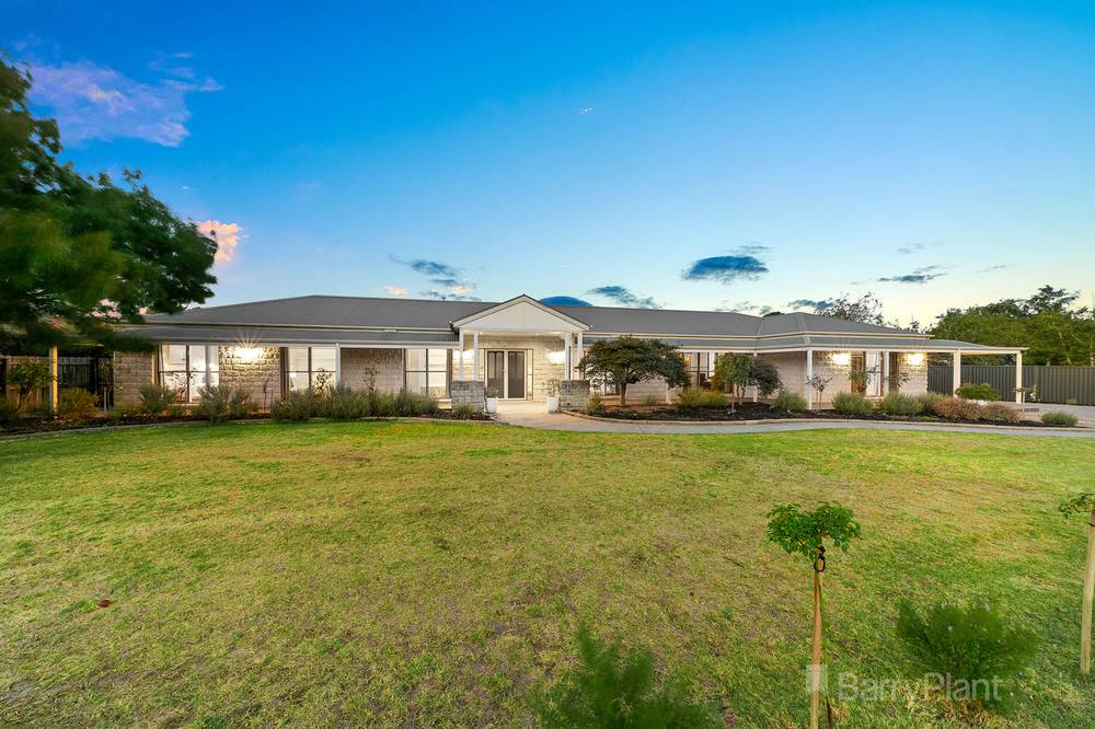 60 Earlston Circuit, Cranbourne, VIC 3977