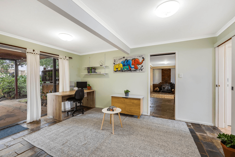 12 Debra Street, CENTENARY HEIGHTS, QLD 4350