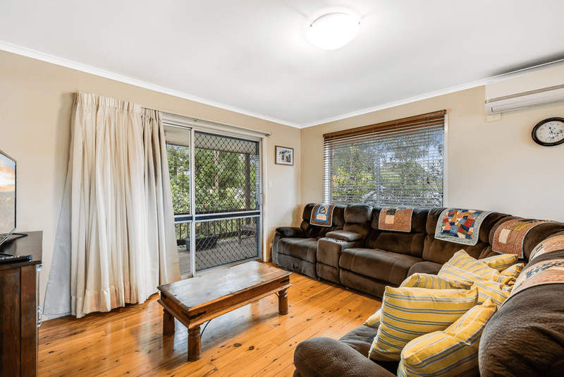 12 Debra Street, CENTENARY HEIGHTS, QLD 4350