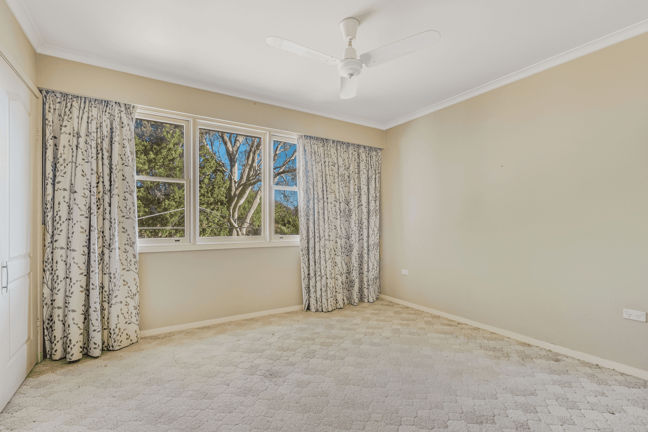 12 Isis Street, WYOMING, NSW 2250