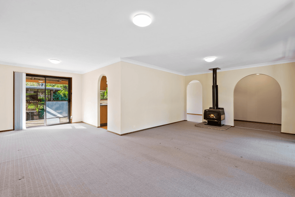4 Carlyle Close, JILLIBY, NSW 2259