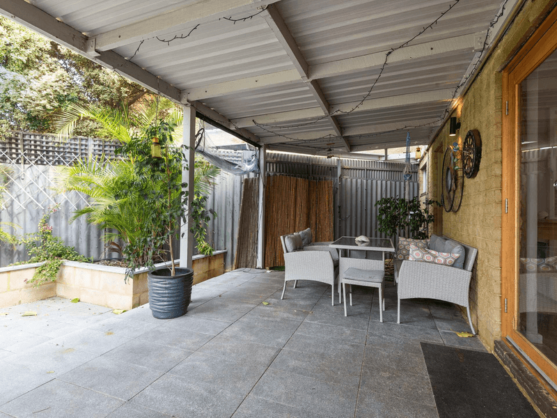 2 Gunida Street, MULLALOO, WA 6027