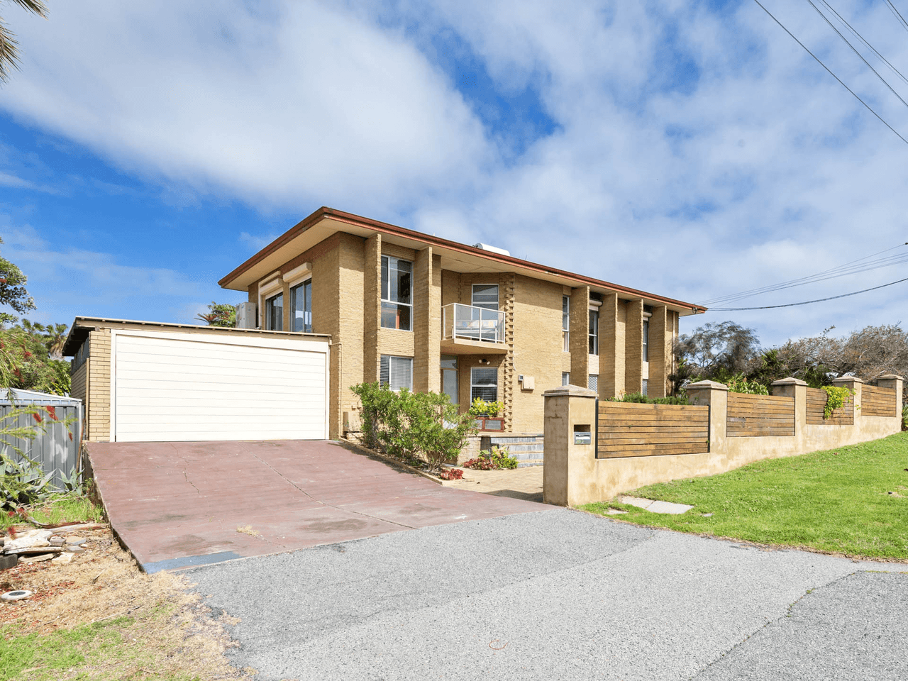 2 Gunida Street, MULLALOO, WA 6027