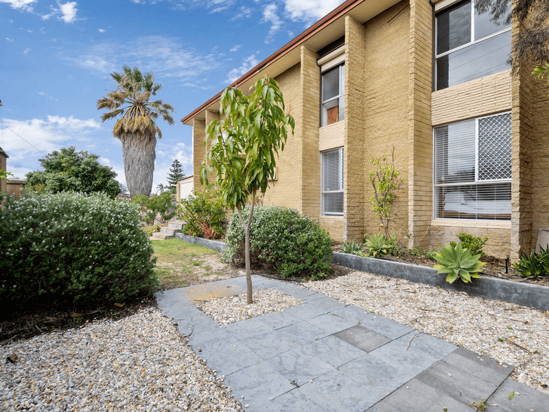 2 Gunida Street, MULLALOO, WA 6027