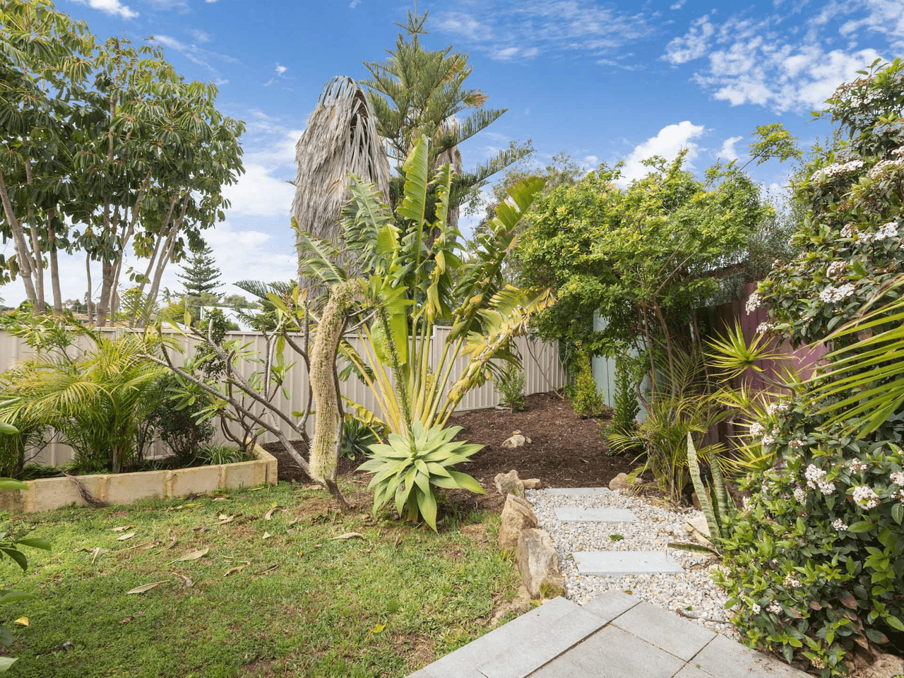 2 Gunida Street, MULLALOO, WA 6027