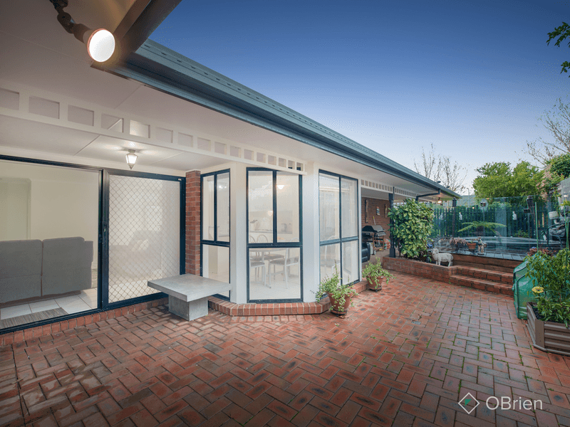 3 Strachan Close, Taylors Lakes, VIC 3038