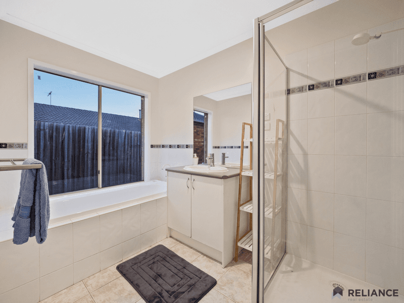 7 Rain Lover Drive, Kurunjang, VIC 3337