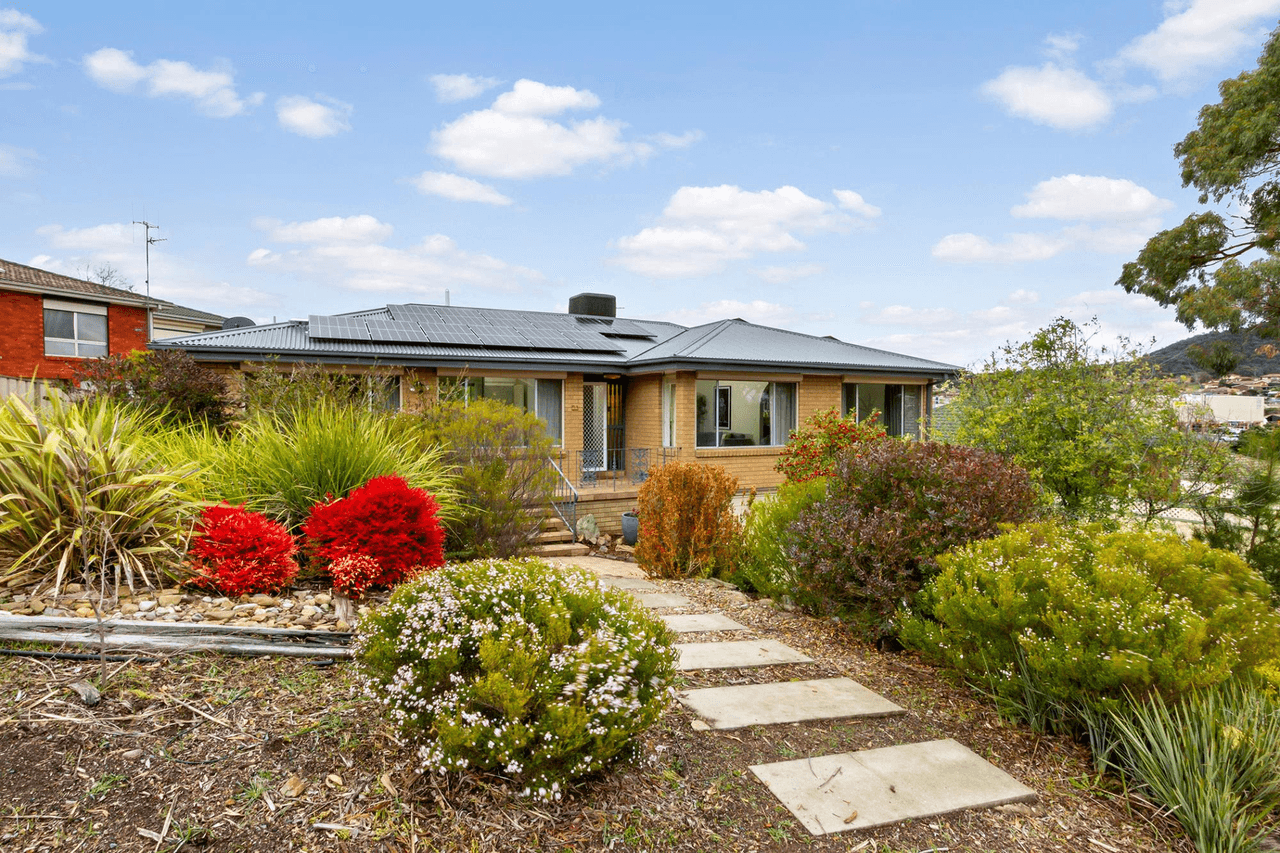 30 Ullamulla Crescent, KARABAR, NSW 2620