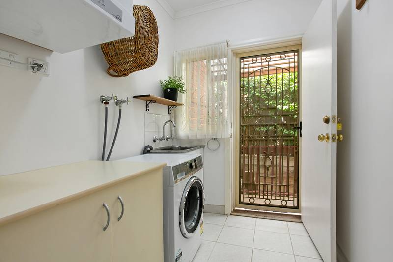 16 Symon Crescent, GREENSBOROUGH, VIC 3088