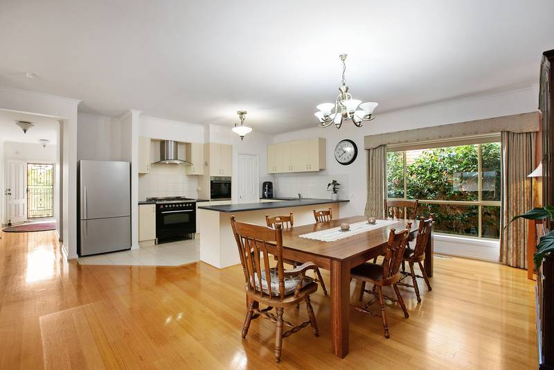 16 Symon Crescent, GREENSBOROUGH, VIC 3088