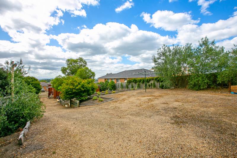 16 Symon Crescent, GREENSBOROUGH, VIC 3088