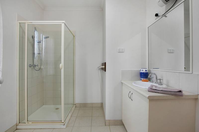 16 Symon Crescent, GREENSBOROUGH, VIC 3088