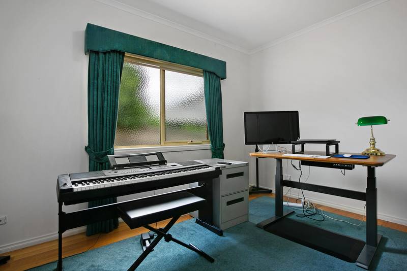 16 Symon Crescent, GREENSBOROUGH, VIC 3088