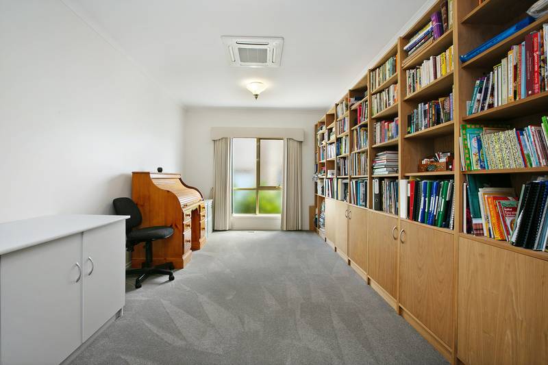 16 Symon Crescent, GREENSBOROUGH, VIC 3088