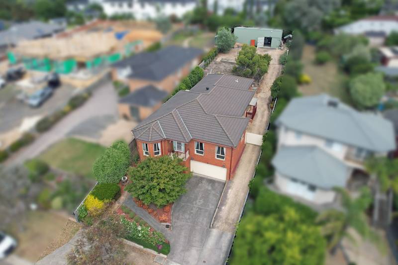 16 Symon Crescent, GREENSBOROUGH, VIC 3088