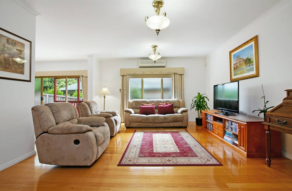 16 Symon Crescent, GREENSBOROUGH, VIC 3088