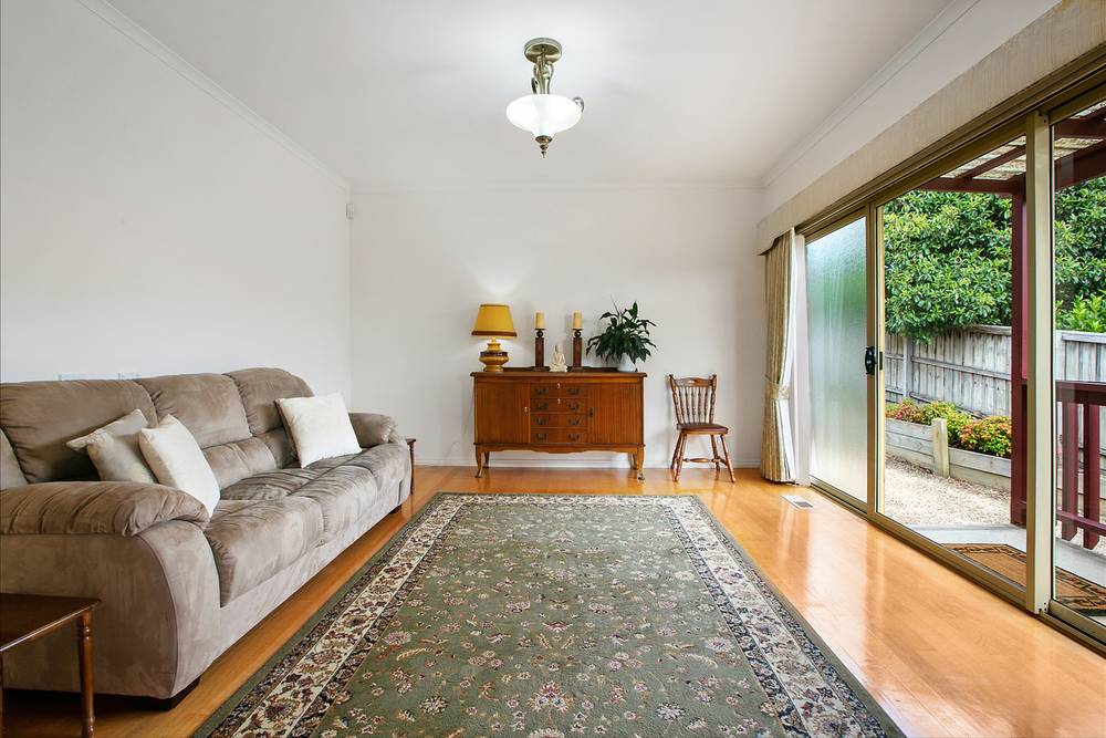 16 Symon Crescent, GREENSBOROUGH, VIC 3088