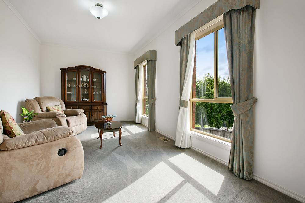 16 Symon Crescent, GREENSBOROUGH, VIC 3088