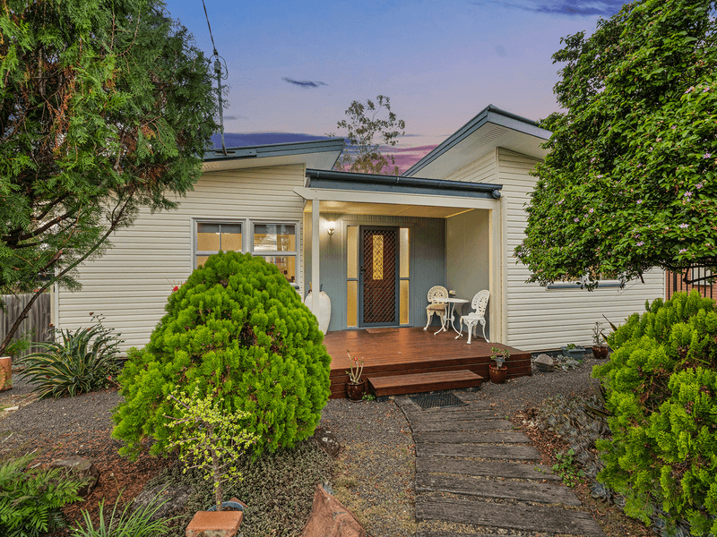 8 William Street, BLACKSTONE, QLD 4304