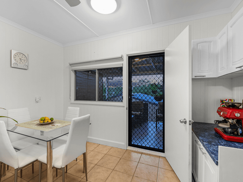 8 William Street, BLACKSTONE, QLD 4304