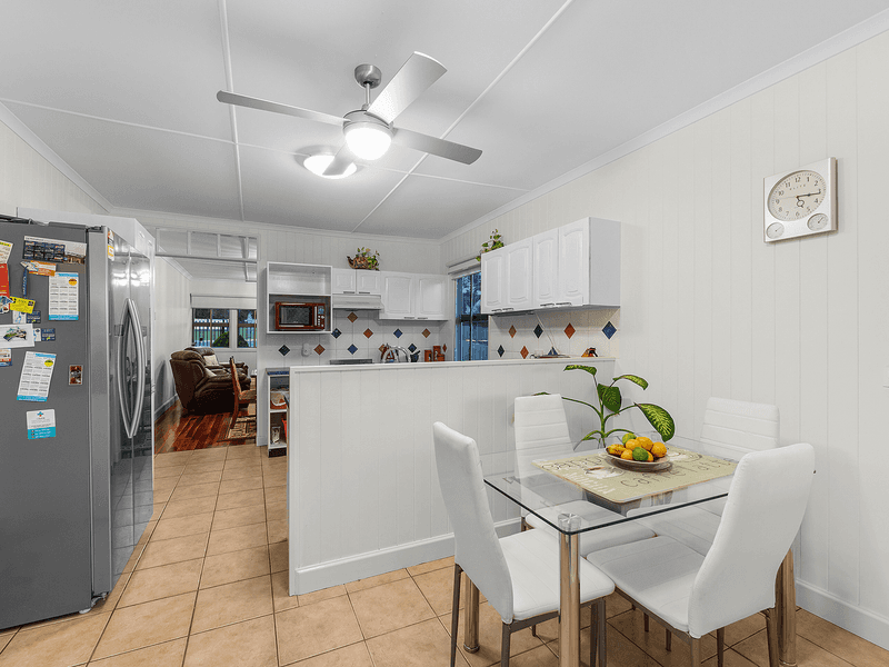 8 William Street, BLACKSTONE, QLD 4304