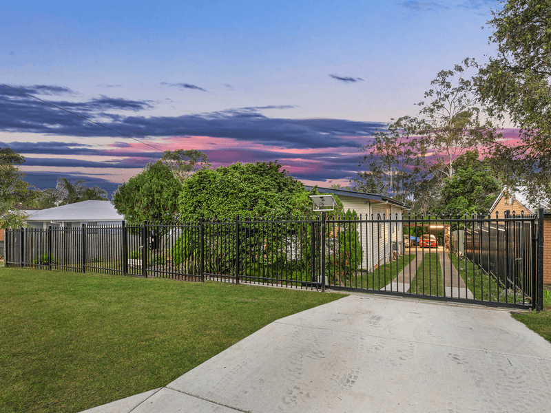 8 William Street, BLACKSTONE, QLD 4304