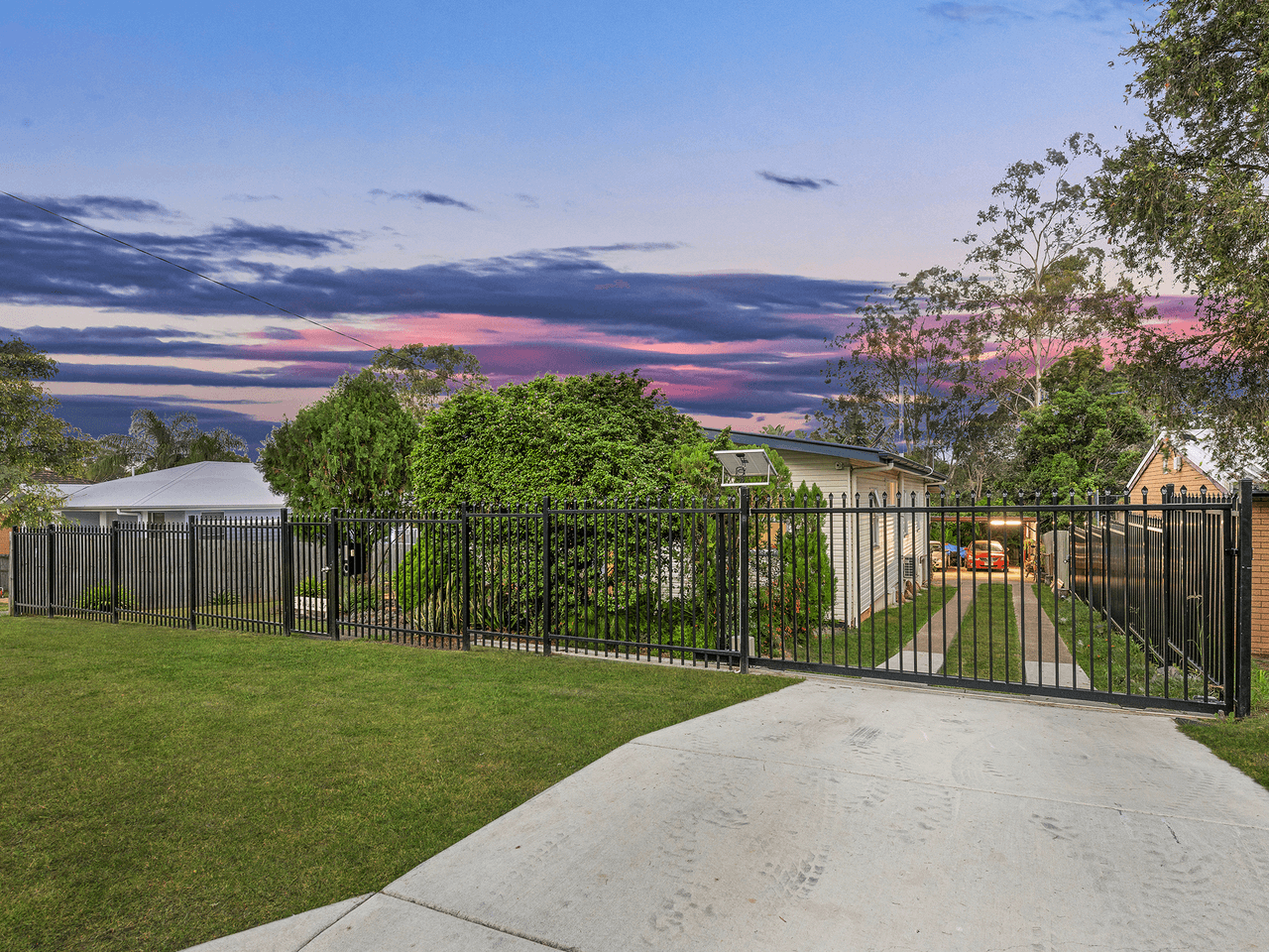 8 William Street, BLACKSTONE, QLD 4304