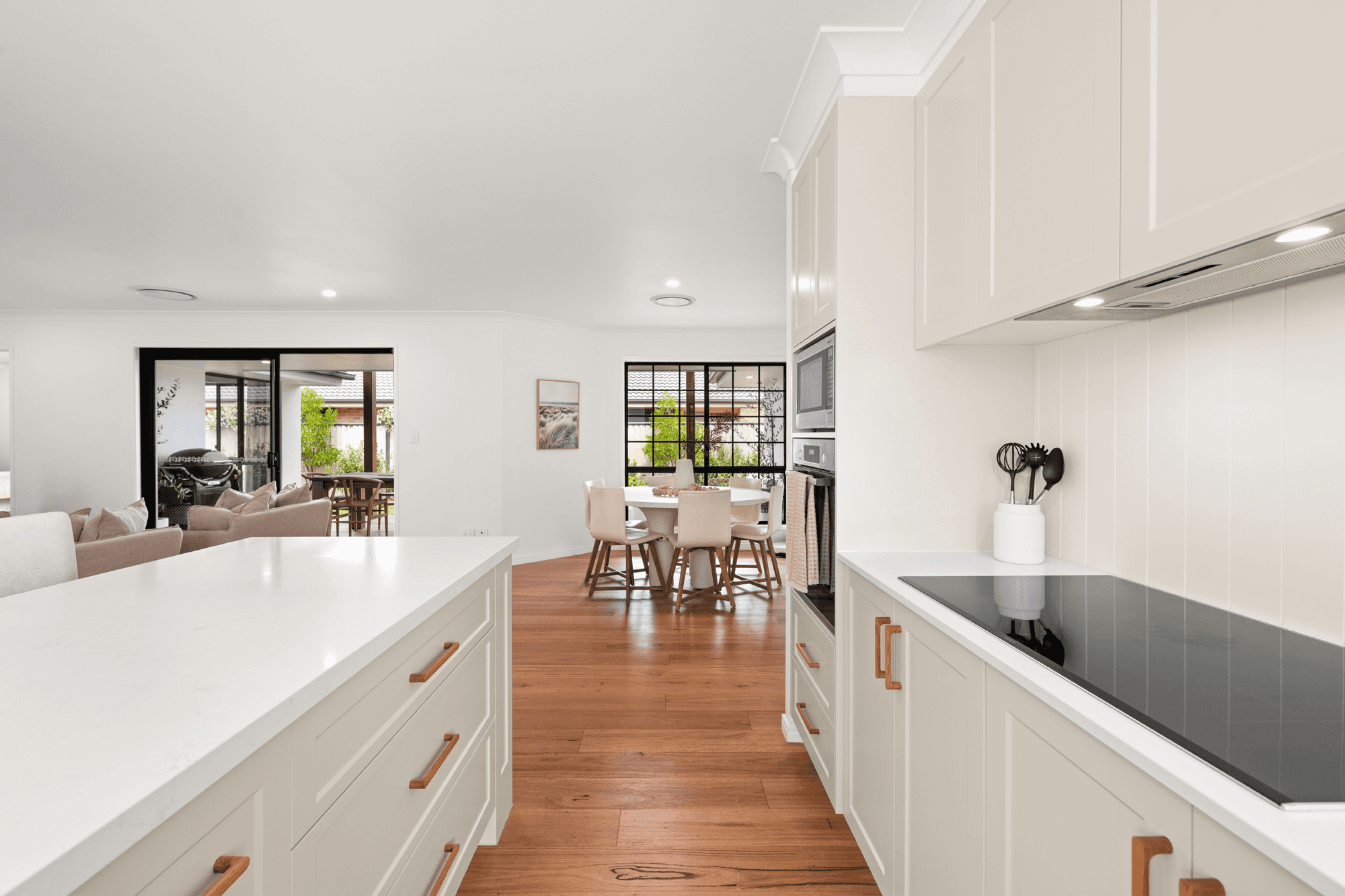 9 Nuthatch Street, BURLEIGH WATERS, QLD 4220